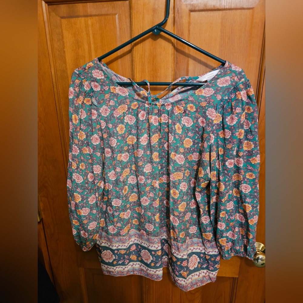 Lauren Conrad flowing Blouse size M